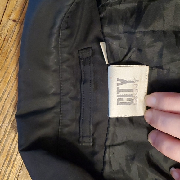 City DKNY black trench coat with hidden button closure - Picture 7 of 8